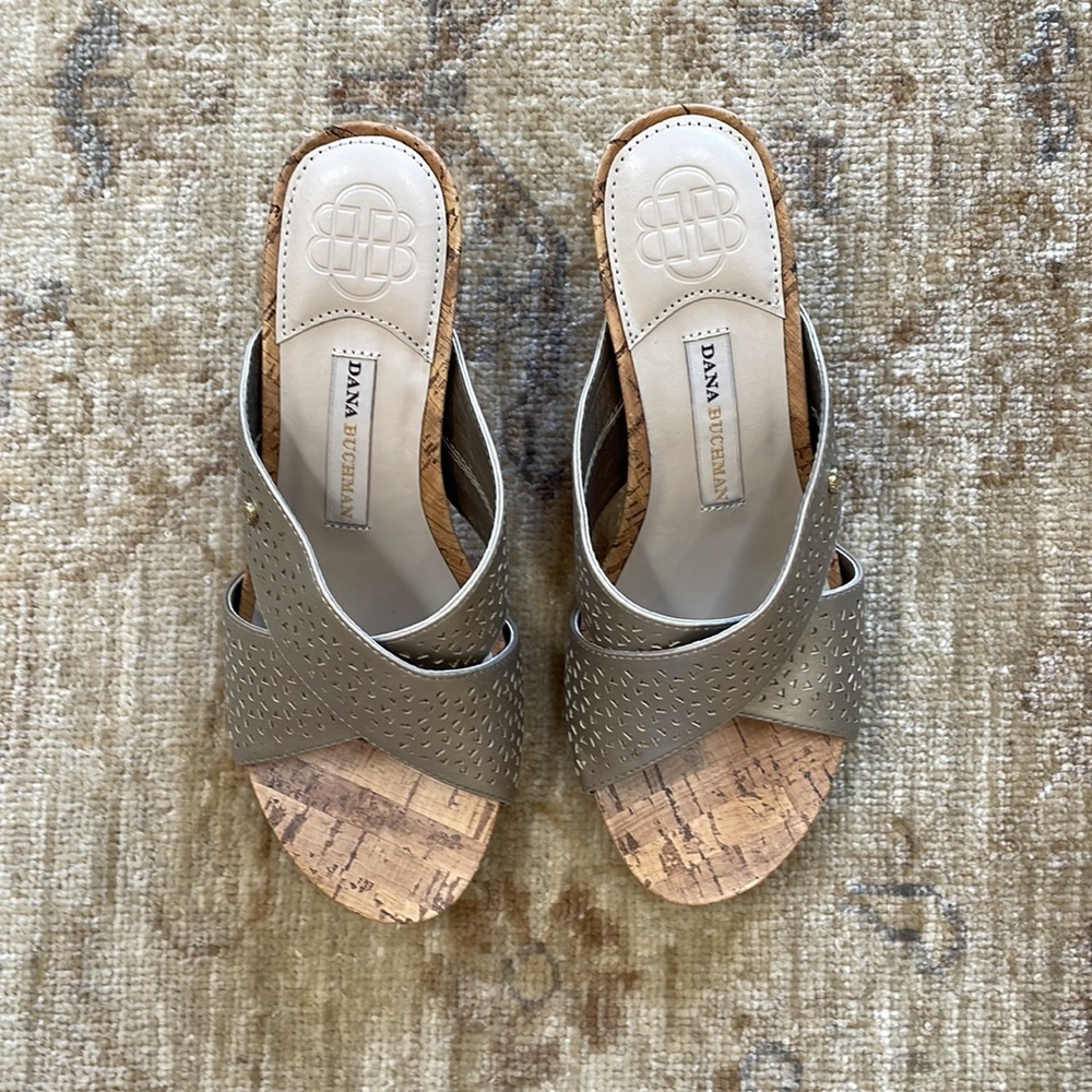 NWOB Dana Buchman Criss Cross Cork Slide Wedges, Muted Gold, Size 6.NWOB - Picture 14 of 14